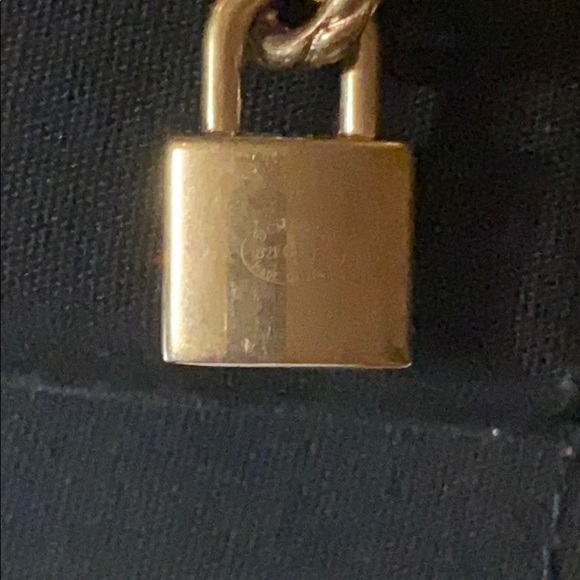 ‼️SOLD‼️NEW Chanel 21P CC Padlock Dangle Earrings - Picture 5 of 5